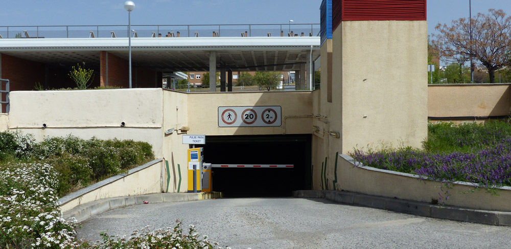 Acceso al parking subterráneo Iberpark Estación Colmenar Viejo