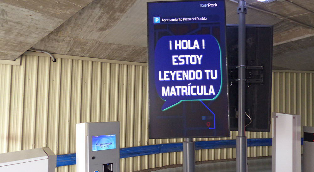 Salida del parking IberPark Plaza del Pueblo de Colmenar Viejo